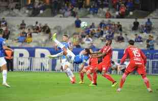 Imagens do duelo entre Cruzeiro e Internacional, no Mineiro, pela 22 rodada do Brasileiro 