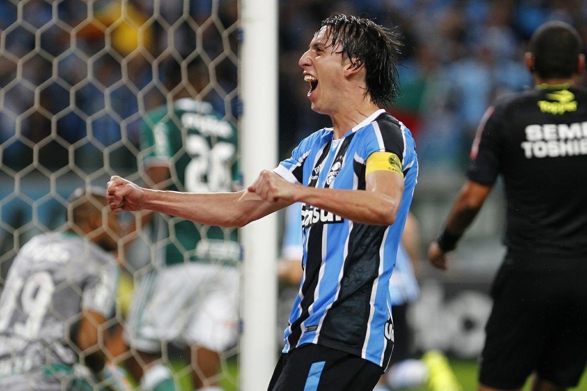 Pedro Geromel (Grmio) - 32 anos - 3 jogos no Campeonato Brasileiro - Titular absoluto do Grmio, Geromel ficou fora por estar com a Seleo Brasileira na Copa do Mundo.