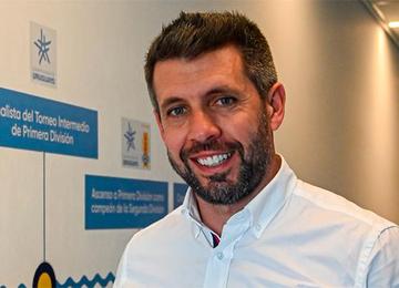 Treinador uruguaio é o favorito da nova gestão celeste para assumir lugar deixado por Vanderlei Luxemburgo