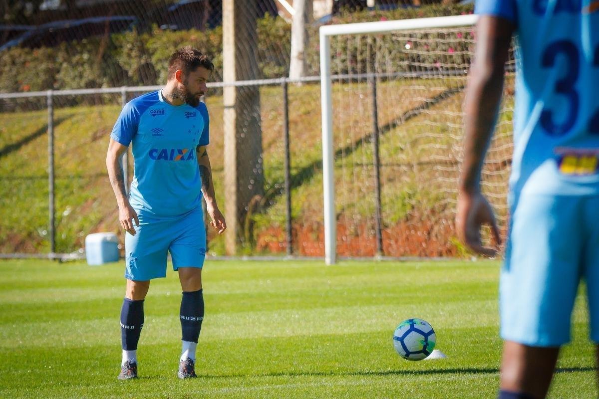 Imagens do ltimo treino do Cruzeiro antes do jogo contra o Cear, pelo Campeonato Brasileiro