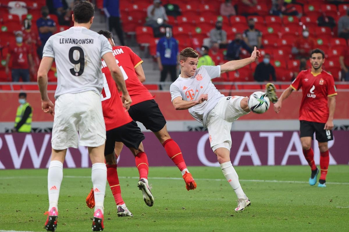 Bayern de Munique derrotou egpcios do Al Ahly por 2 a 0, com dois gols do polons Robert Lewandowski, e se garantiu na deciso do Mundial de Clubes contra o Tigres, do Mxico