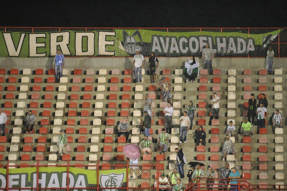 As melhores fotos do duelo entre Villa Nova e Amrica, em Nova Lima, pelo Mineiro