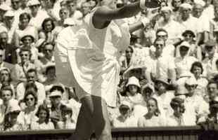 O Cruzeiro/EM/D.A Press - 16/07/1959 - A tenista Maria Esther Bueno, quando venceu Darlene Hard e conquistou Wimbledon pela primeira vez no torneio de simples