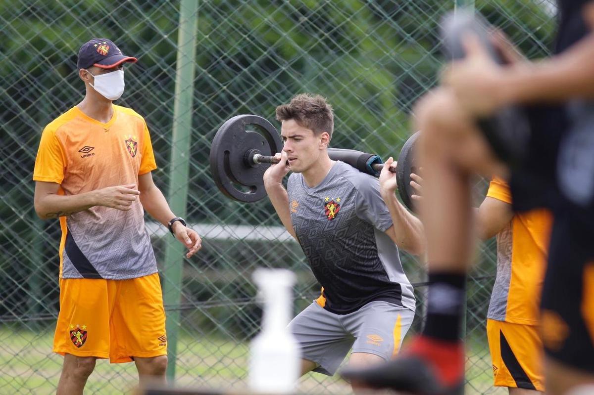 Na primeira semana, treinamento será físico, com grupos de 16 atletas. Jogadores são divididos em dois horários, sem contato e respeitando distanciamento