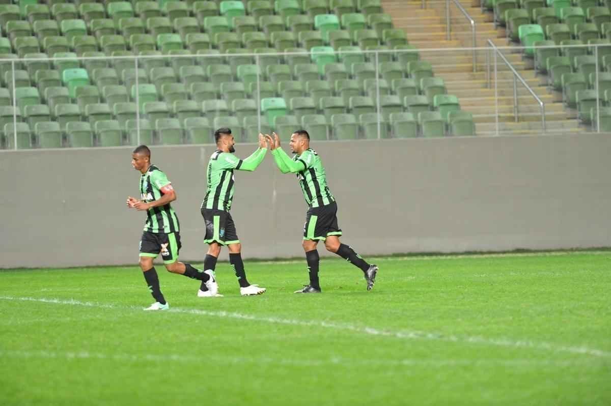 Amrica e Londrina se enfrentaram no Independncia, pela 18 rodada da Srie B do Brasileiro