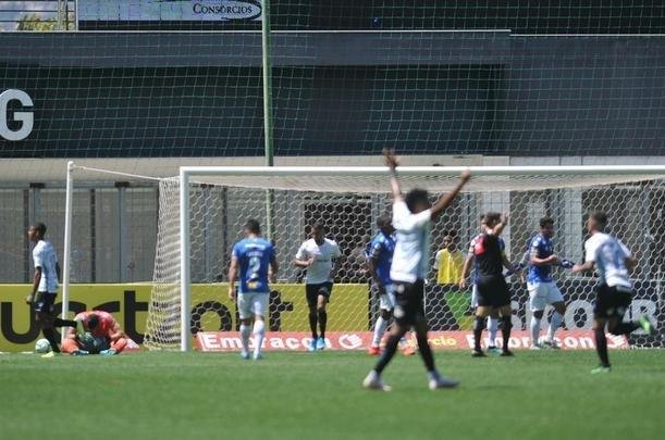 Lances da partida entre Cruzeiro e Grmio, no Independncia, pela 18 rodada do Campeonato Brasileiro