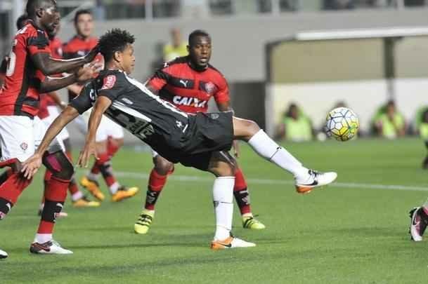 Atltico bate o Vitria por 2 a 1, no Independncia, com gols de Fred, e mantm briga pela liderana