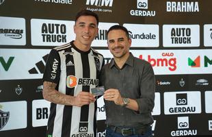 Saravia foi apresentado oficialmente pelo Atltico nesta sexta-feira (17/2), na Cidade do Galo. Lateral-direito argentino tem 29 anos.