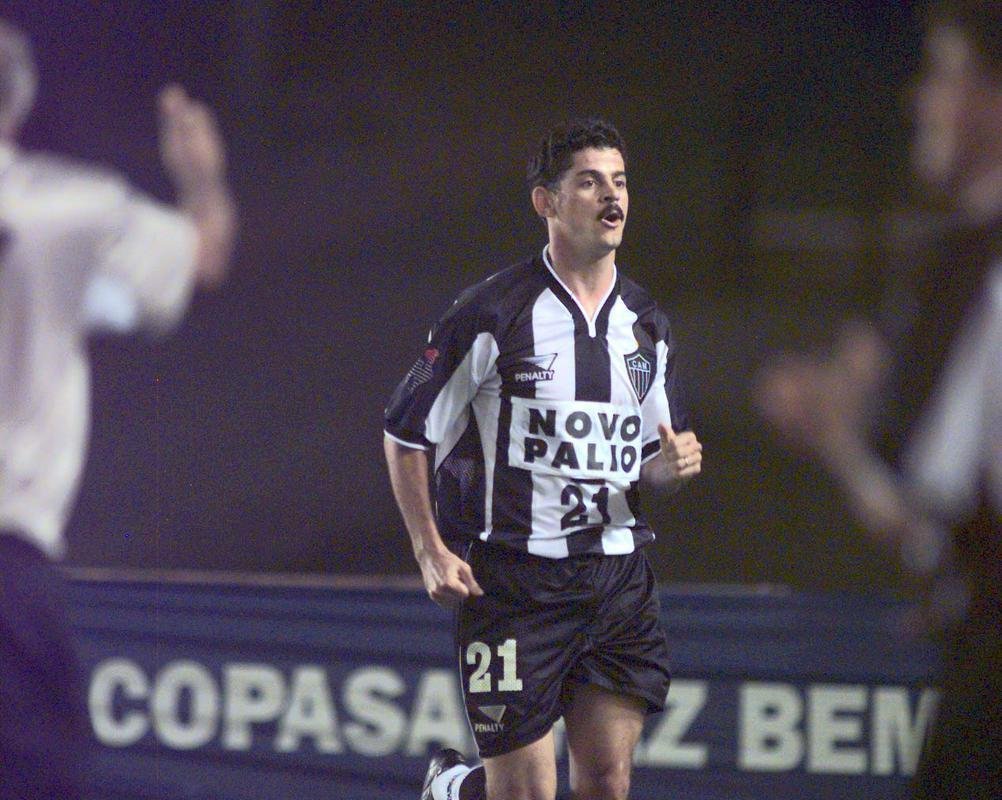 5 - Valdir Bigode - 36 gols
