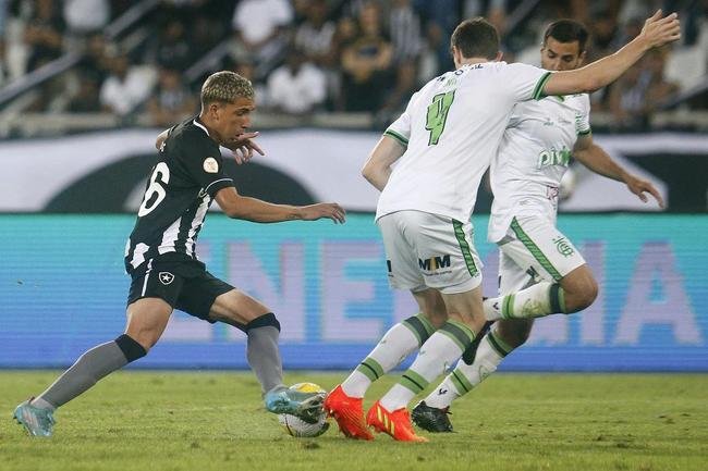 Fotos da partida entre Botafogo e Amrica, pelo duelo de volta das oitavas de final da Copa do Brasil. Jogo foi realizado nesta quinta-feira (14), no estdio Nilton Santos, na cidade do Rio de Janeiro.