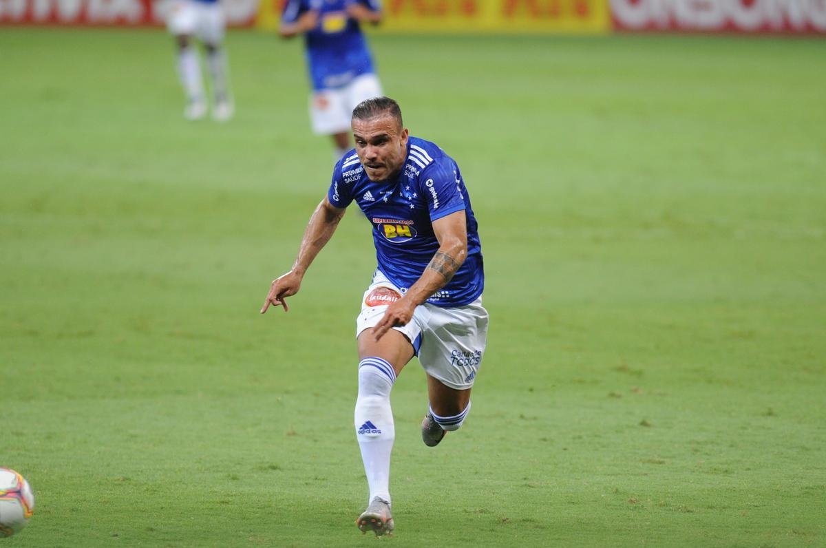 Fotos do duelo entre Cruzeiro e Guarani, no Mineiro, em Belo Horizonte, vlido pela 21 rodada da Srie B do Campeonato Brasileiro