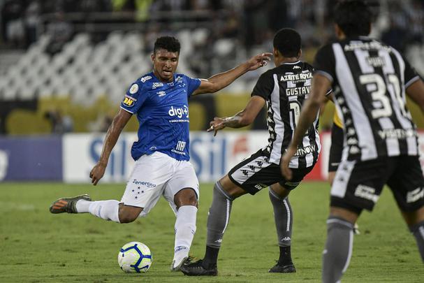 Fotos de Botafogo x Cruzeiro, no estádio Nilton Santos, pela 29ª rodada do Brasileiro