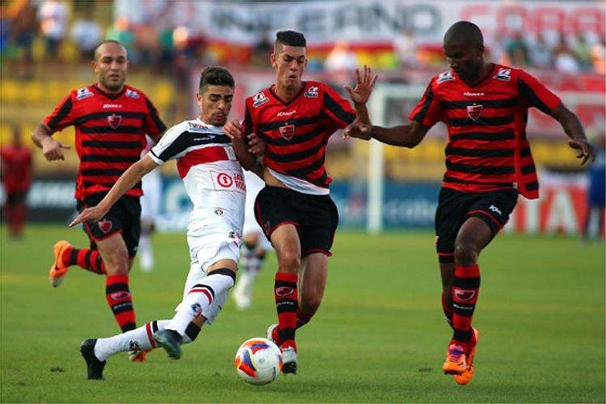 O Oeste somou 44 pontos e ficou em 16 na Srie B 2015. O Maca foi rebaixado em 17, com 43.