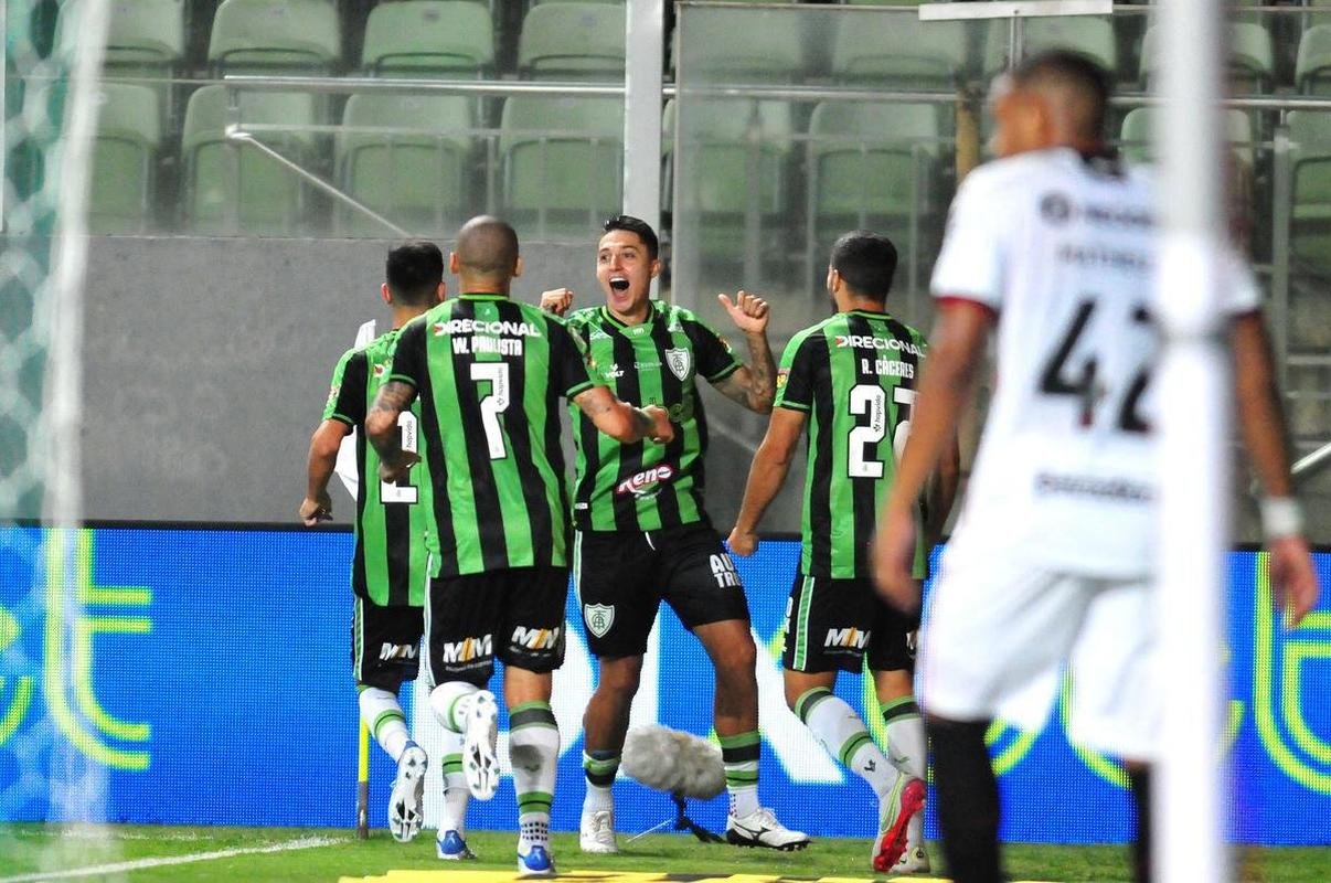 Fotos do jogo entre Amrica e Athletico-PR, no Independncia, pelo Campeonato Brasileiro de 2022