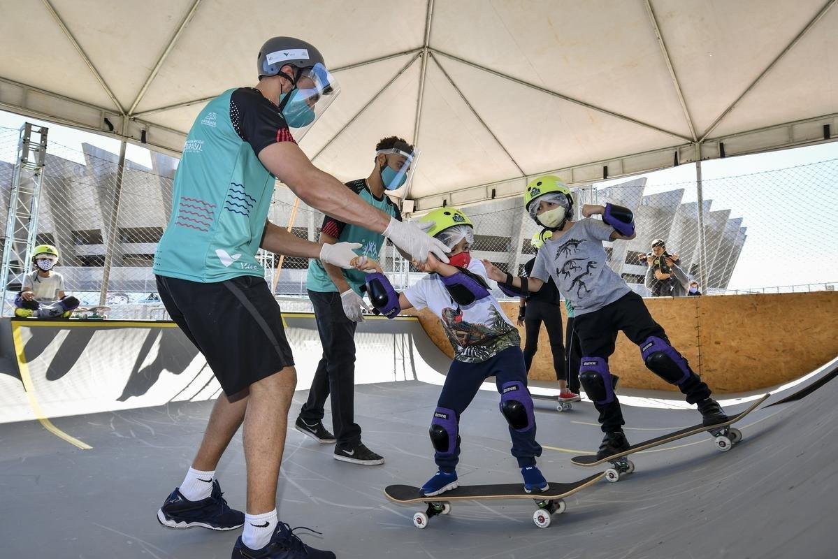 Esplanada do Mineiro tem aulas gratuitas de skate