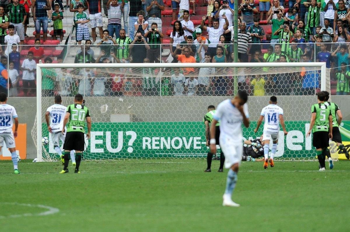 Fotos de América x Grêmio, neste sábado (20/10), no Independência, pela 30ª rodada do Campeonato Brasileiro