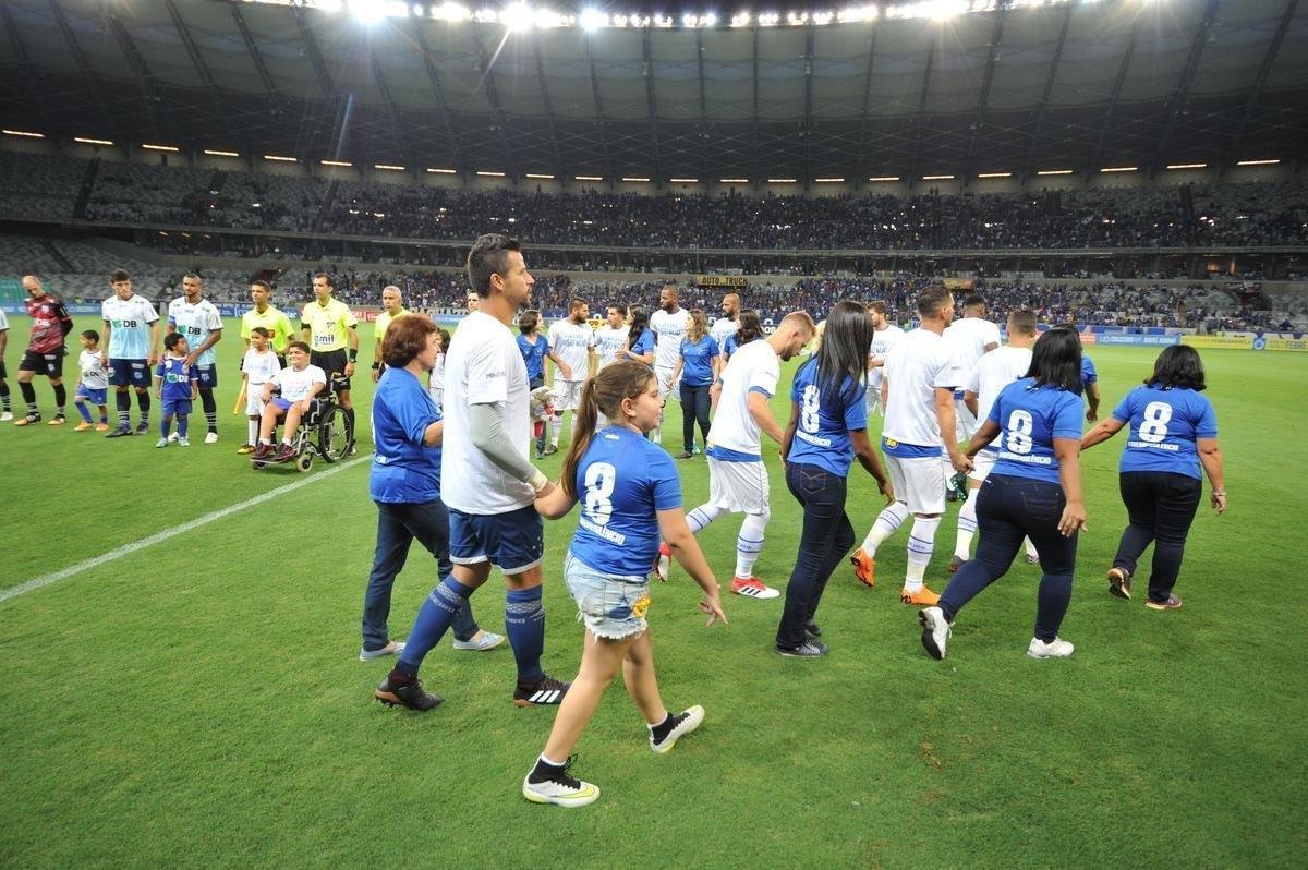 Mulheres foram homenageadas no Mineiro antes de jogo entre Cruzeiro e URT (Juarez Rodrigues/EM D.A Press)