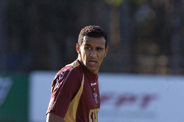 Serginho (2007/11) - Revelação da base alvinegra, ele foi mais um volante a ser improvisado pelo Atlético na lateral direita. Ele jogou na função em 2007 e 2011. Atualmente, ele defende o Akhisar, da Turquia. Serginho jogou 169 partidas pelo Galo e marcou seis gols.