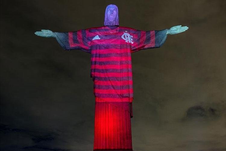 futebol cristo redentor com camisa do flamengo