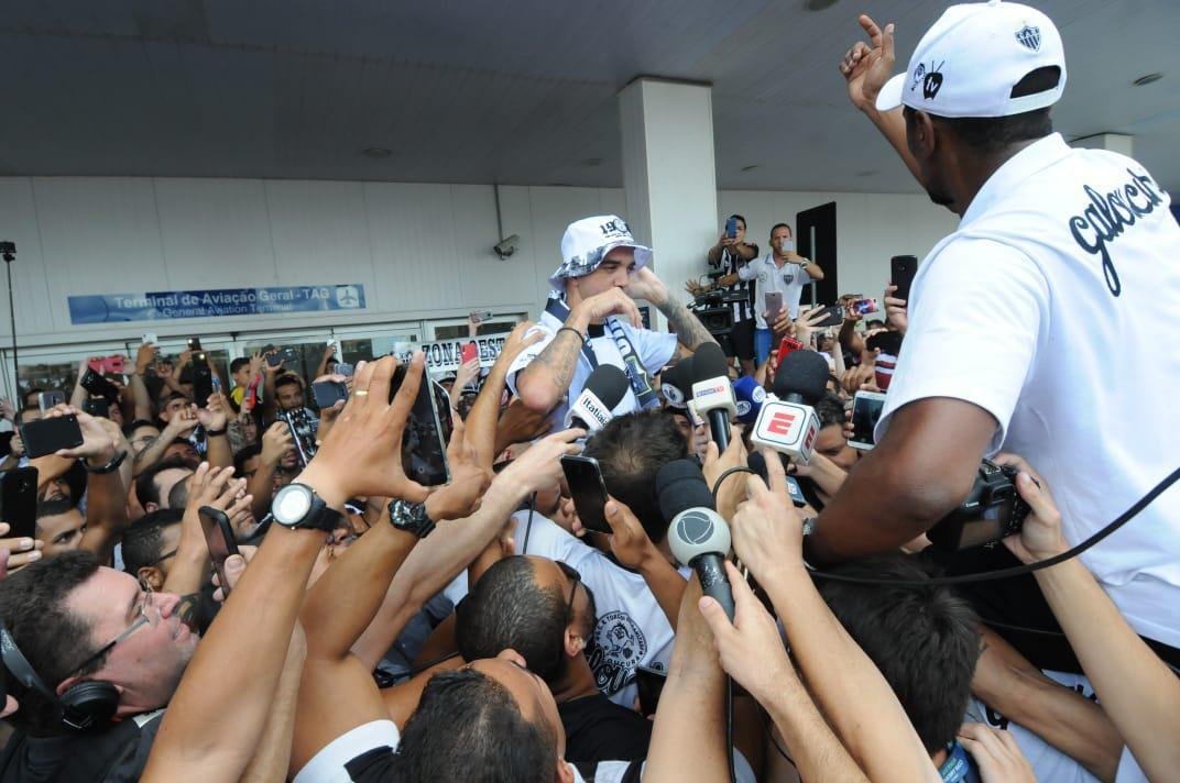 Imagens da chegada de Diego Tardelli