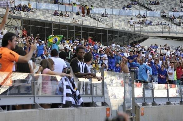 Torcida do Cruzeiro no clssico contra o Atltico no Mineiro