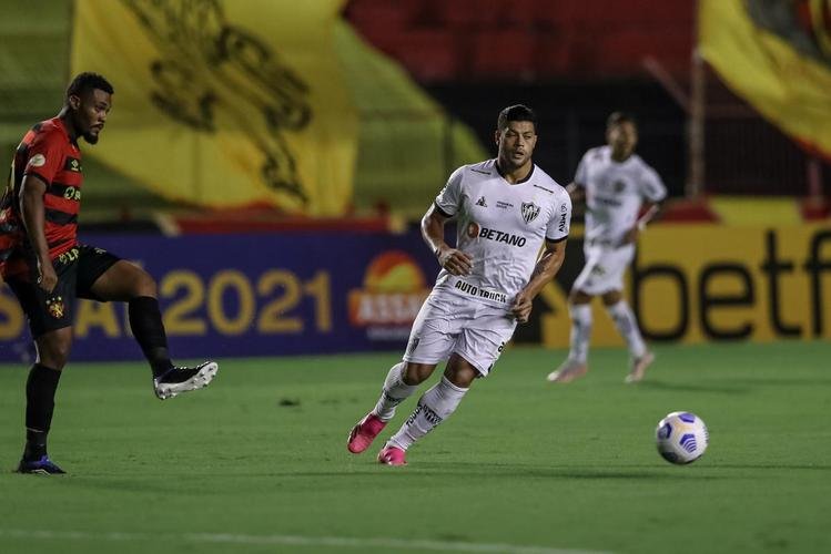 Fotos do jogo entre Sport e Atlético, pelo Campeonato Brasileiro