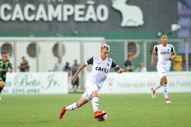 Depois de lances polmicos, Atltico confirmou vitria com gols de Rger Guedes e Ricardo Oliveira