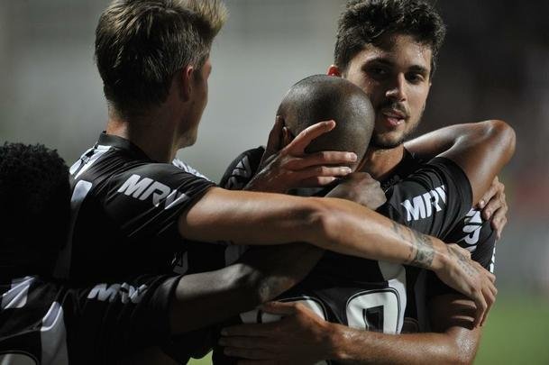 Veja fotos do jogo Atltico x URT