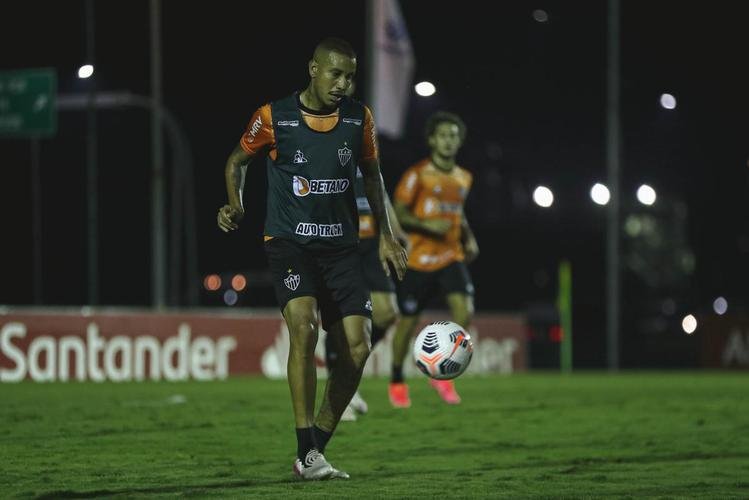 Tcnico Cuca comandou atividade do Atltico no CT da Conmebol no Paraguai 