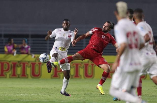 Luanderson abriu o placar pala o Náutico ainda no primeiro tempo do jogo, no Rei Pelé. O CRB virou, fez 2 a 1, mas o Náutico buscou o resultado com gols de Jorge Henrique e Jean Carlos, que marcou o terceiro de falta já nos acréscimos.