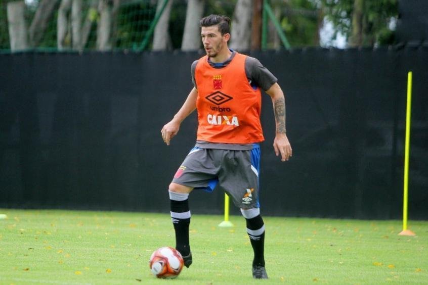 Luiz Gustavo - lateral-direito se transferiu do Oeste para o Vasco