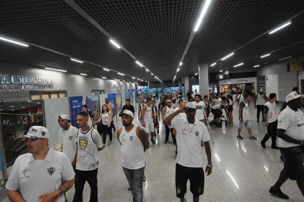 Arana foi recepcionado por torcedores do Atltico no Aeroporto de Confins