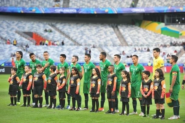 Imagens da partida entre Bolvia e Venezuela