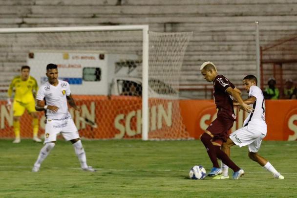 Em jogo bastante disputado, o Náutico levou a melhor no começo ao abrir o placar com o Zagueiro Ronaldo Alves logo aos sete minutos do primeiro tempo.