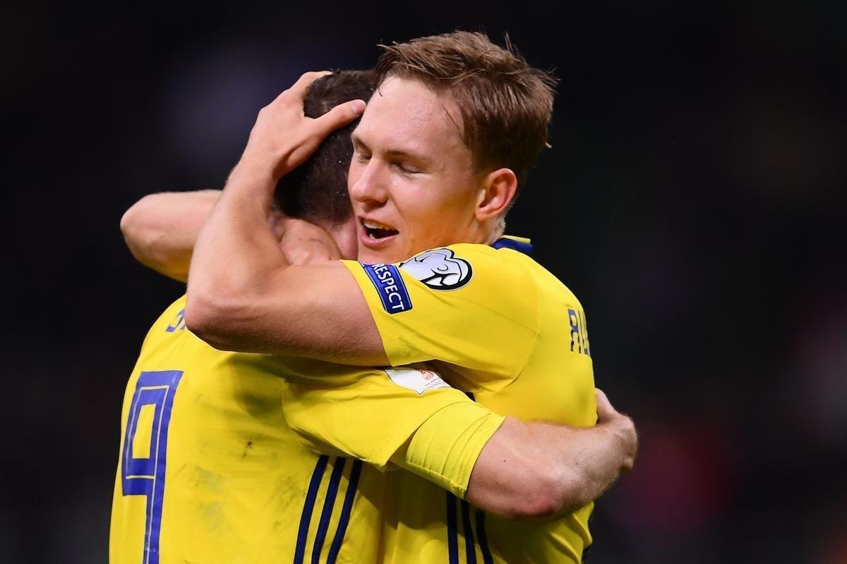 Festa da Sucia com a conquista da vaga na Copa de 2018 sobre a tradicional Itlia