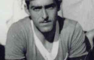 Alcides - 9 gols em 1943 (Cruzeiro campeo)