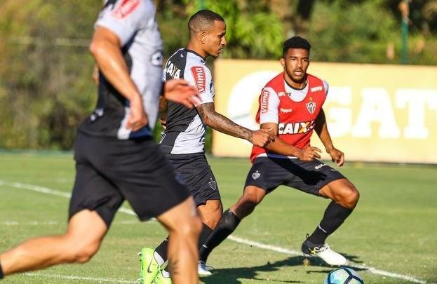 Galo afia pontaria em treino para melhorar nmeros no Brasileiro