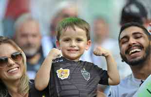 Fotos das torcidas de Atltico e Flamengo na Arena Pantanal, em Cuiab, durante a final da Supercopa do Brasil