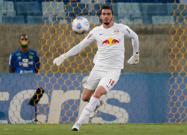Cleiton, do RB Bragantino, foi o 7º goleiro com mais minutos em campo em 2021: 6030. Ele participou de 67 jogos.