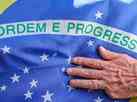 'Usar a camisa do Brasil em paz', dizem brasileiros aps vitria de Lula