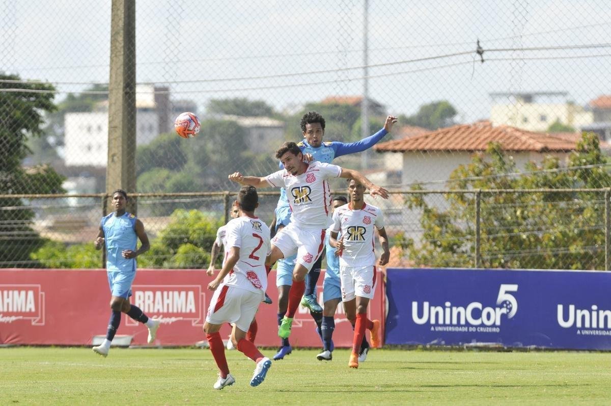 Com gols de Rafinha, David, Renato Kayzer e Murilo, Cruzeiro venceu Democrata-SL por 4 a 1 em jogo-treino nesta tera-feira, na Toca da Raposa 2 (fotos: Juarez Rodrigues/EM D.A Press)