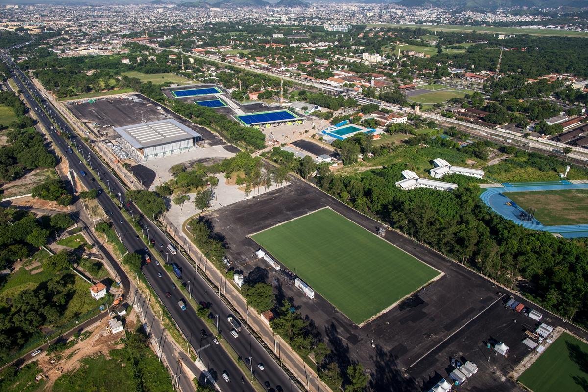 Estdio foi construdo sobre o campo de polo existente, ao lado da Arena de Deodoro e do Centro Aqutico