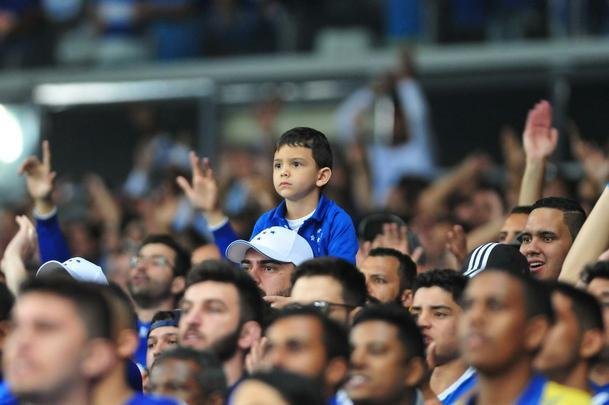 Torcida do Cruzeiro lotou o Mineiro em duelo com o Grmio pela semifinal da Copa do Brasil