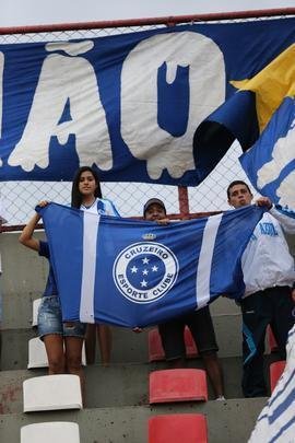 Imagens das torcidas de Villa e Cruzeiro no Alapo do Bonfim