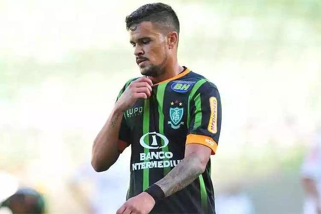 Rafael Bastos: Ex-atacante de 38 anos. Se aposentou em 2020.  empreendedor no ramo de construes