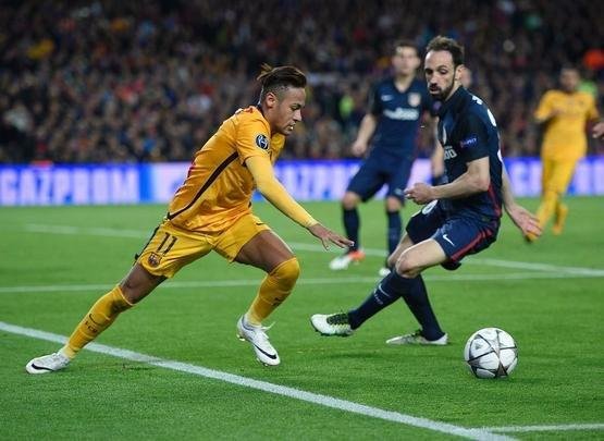 Suárez brilhou marcando dois gols para decretar a vitória, de virada, do Barcelona