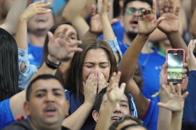 Fotos da grande festa da torcida e do time do Cruzeiro aps a vitria sobre o Operrio, por 1 a 0, que aproximou o time celeste do acesso  Srie A