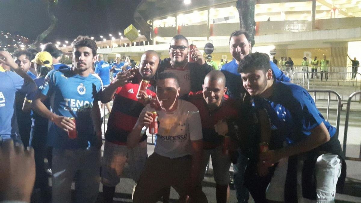 Mais de cinco mil cruzeirenses foram ao Maracan acompanhar o primeiro jogo da deciso