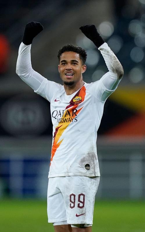Atacante holands Justin Kluivert, da Roma, teve COVID-19