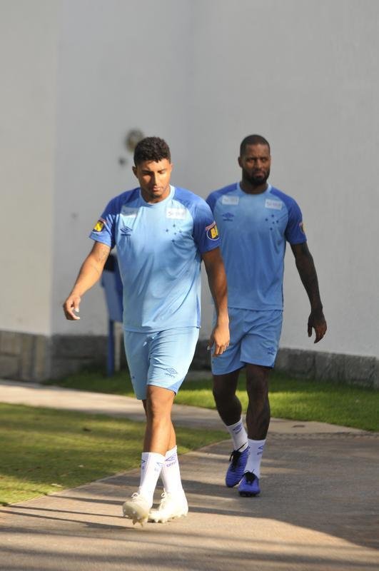 Treino do Cruzeiro nesta segunda marcou o batismo do colombiano Luis Orejuela, reforo para 2019